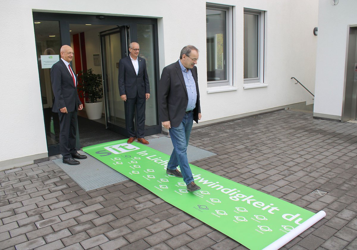 In Lichtgewschindigkeit durch Südwestfalen! Die SIT rollt das neue Breitbandnetz im Verbandsgebiet aus. Erste Station: Hemer! #sit #breitband #breitbandnetz #kommunaleIT #hemer #suedwestfalenit