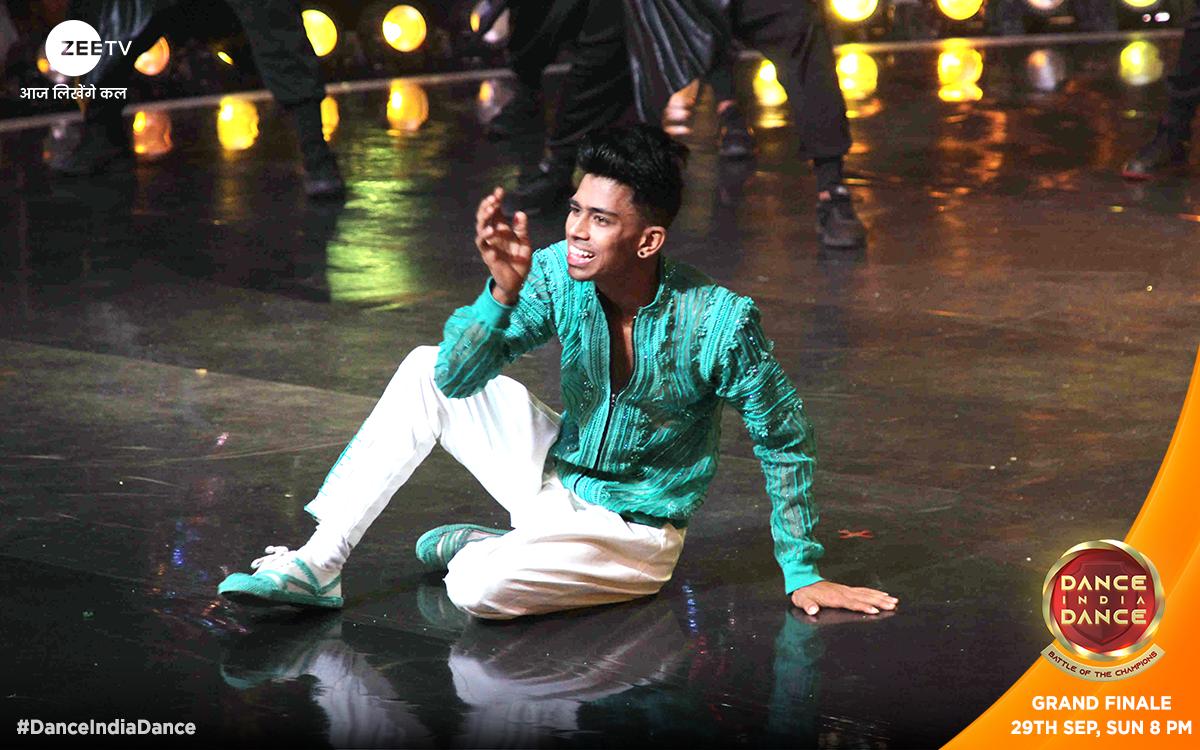 The epic conclusion of India's biggest dance battle is waiting for you! 😍😍

Watch the #DIDGrandFinale this Sun, 29th September, 8 pm onwards only on #ZeeTV.

#DanceKaJungistaan #DanceIndiaDance #BattleOfTheChampions @Bhawna_Khanduja <a href="/salsasneha/">Sneha kapoor</a> <a href="/CardozPaul/">paul marshal cardoz</a> <a href="/NirmaltamangDID/">Nirmal Tamang</a>
