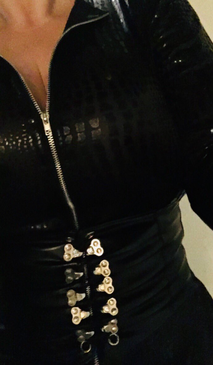 GoddessAddison's tweet image. Getting ready for my first slave today. #domina #femdom #schweiz #Switzerland