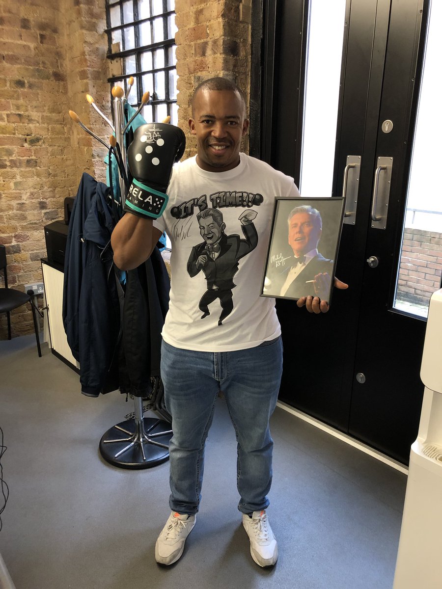 MichaelJuqula's tweet photo. Thanks to Relax Gaming for my signed goodies from Michael and Bruce Buffer.... @Michael_Buffer @brucebuffer @RelaxGamingLtd @G_Insider #letsgetreadytorumble #itstime https://t.co/uBCB7cQkgz