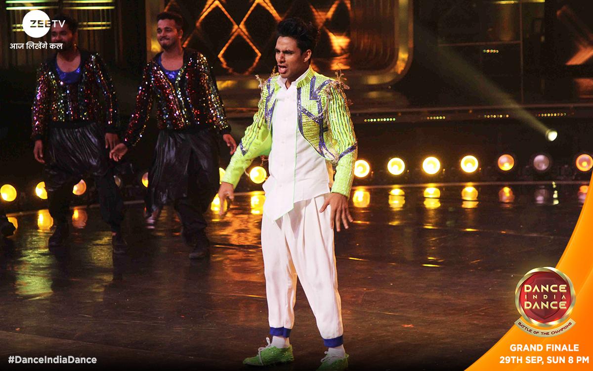 The epic conclusion of India's biggest dance battle is waiting for you! 😍😍

Watch the #DIDGrandFinale this Sun, 29th September, 8 pm onwards only on #ZeeTV.

#DanceKaJungistaan #DanceIndiaDance #BattleOfTheChampions <a href="/zeetv_did/">Dance India Dance</a>