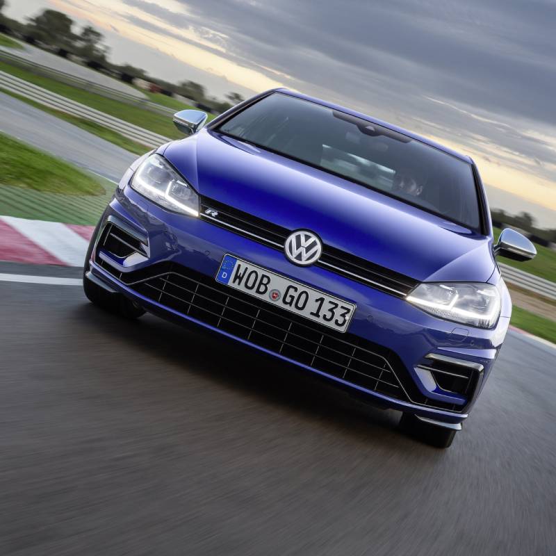 ClientesVW's tweet image. Nunca antes hubo un #Golf de serie tan potente como el Golf R.