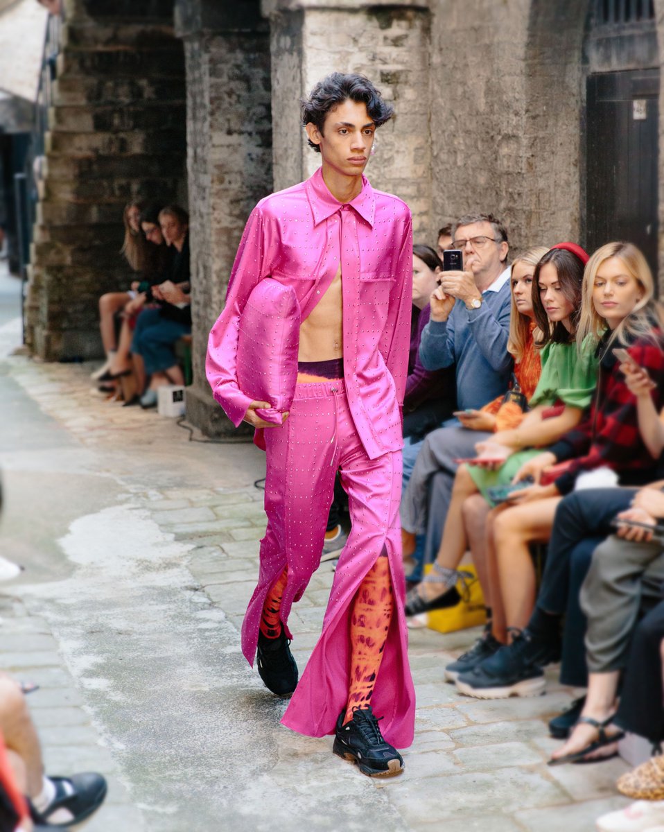 SKECHERS_UK's tweet image. @SkechersIE Another fabulous #Skechers collaboration with design duo #FYODORGOLAN for London Fashion Week! #SkechersLFW #LFW #SS20