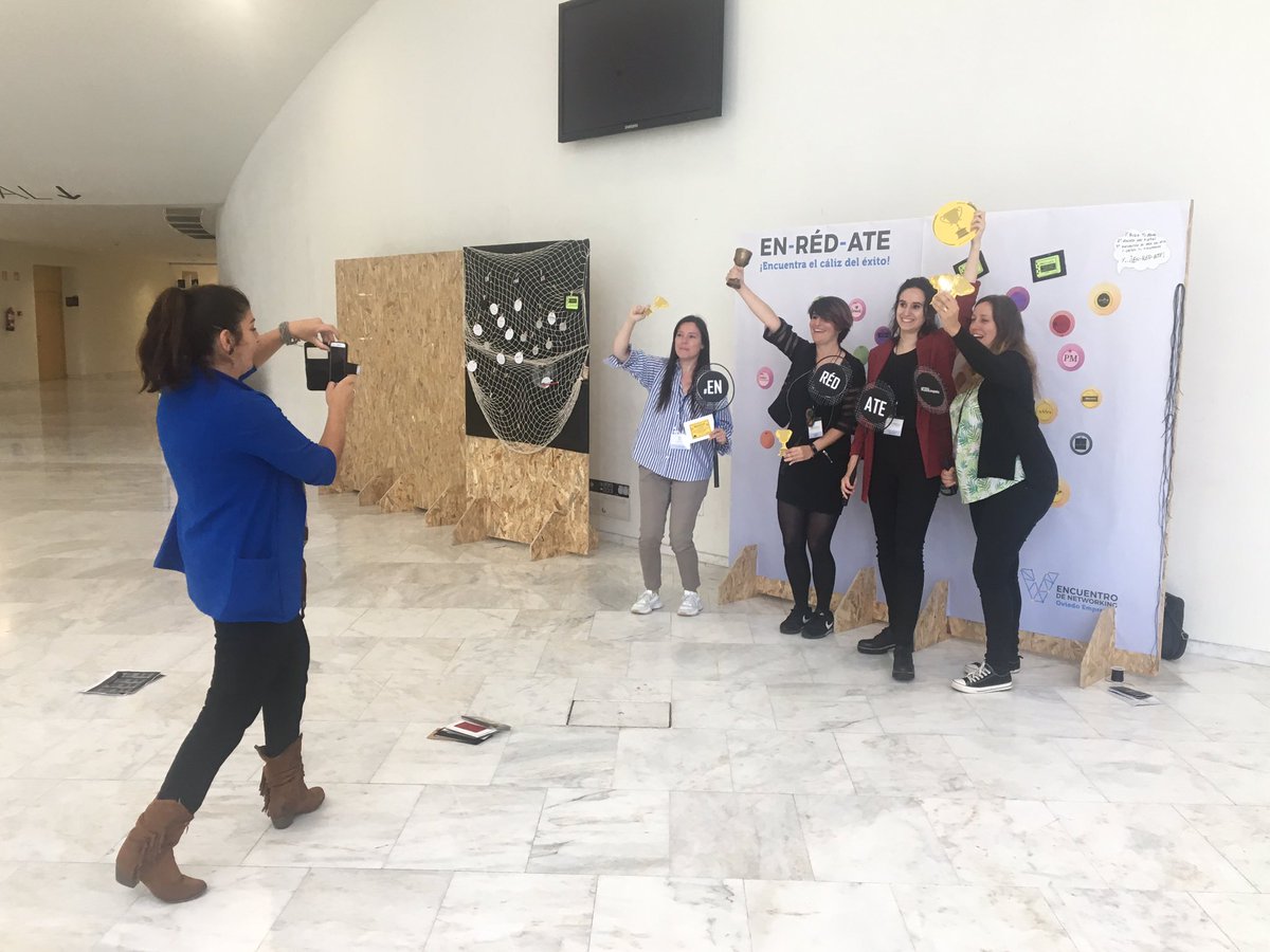 asataasturias's tweet photo. En la recta final del V Encuentro de Networking @oviedoemprende. Jugando a #enredarse.
#Networking #ElevatorPitch #NetworkOVD #EncuentroNetworking #OviedoEmprende https://t.co/wWMLgfN5Rn