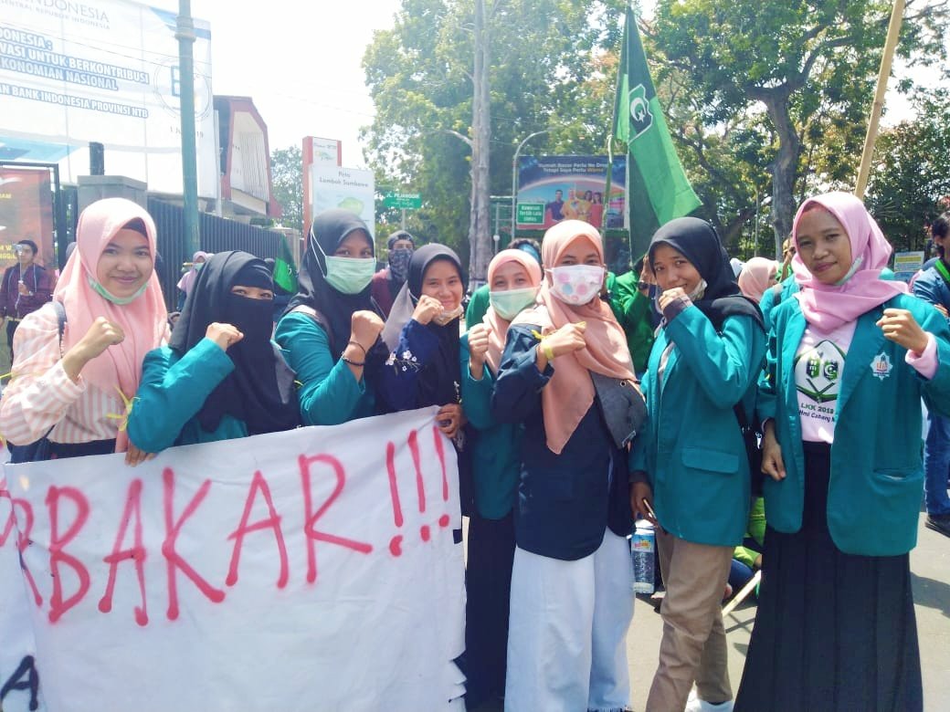stmelisaa's tweet photo. Kebeneran tanpa keberanian tidak akan sampai pada puncak keadilan
#uinmataram
#HMIcabangmataram
Kamis, 26 september 2019 https://t.co/fEkpR49oHb