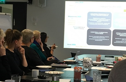 Tuore ja uudistuva <a href="/Uudenmaanliitto/">Uudenmaan liitto</a> strategia yhteisessä pohdinnassa maakuntajohtajan kyselytunnilla. Mahdollistajina lanseerataan teams työalustana ja uudet etätyökäytännöt. #MEtaitajat matkalla innolla uutta kohti. #kuntiatukien