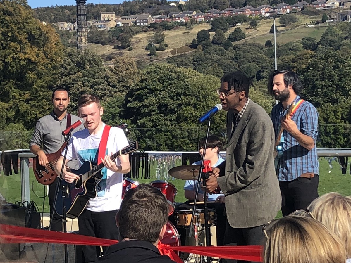 martin_moorman's tweet photo. NO REGRETS!
THROWBACK FRIDAY! The day Seb Coe and Hannah Cockcroft came and opened our @RavenscliffeHS SpringHall building with over 400 supporters who helped raise over £1.8M.
Just 1 year ago today this took place. Not too shabby! The sun shone of course!👌@cafeatthetrack https://t.co/CWX60gfDGD