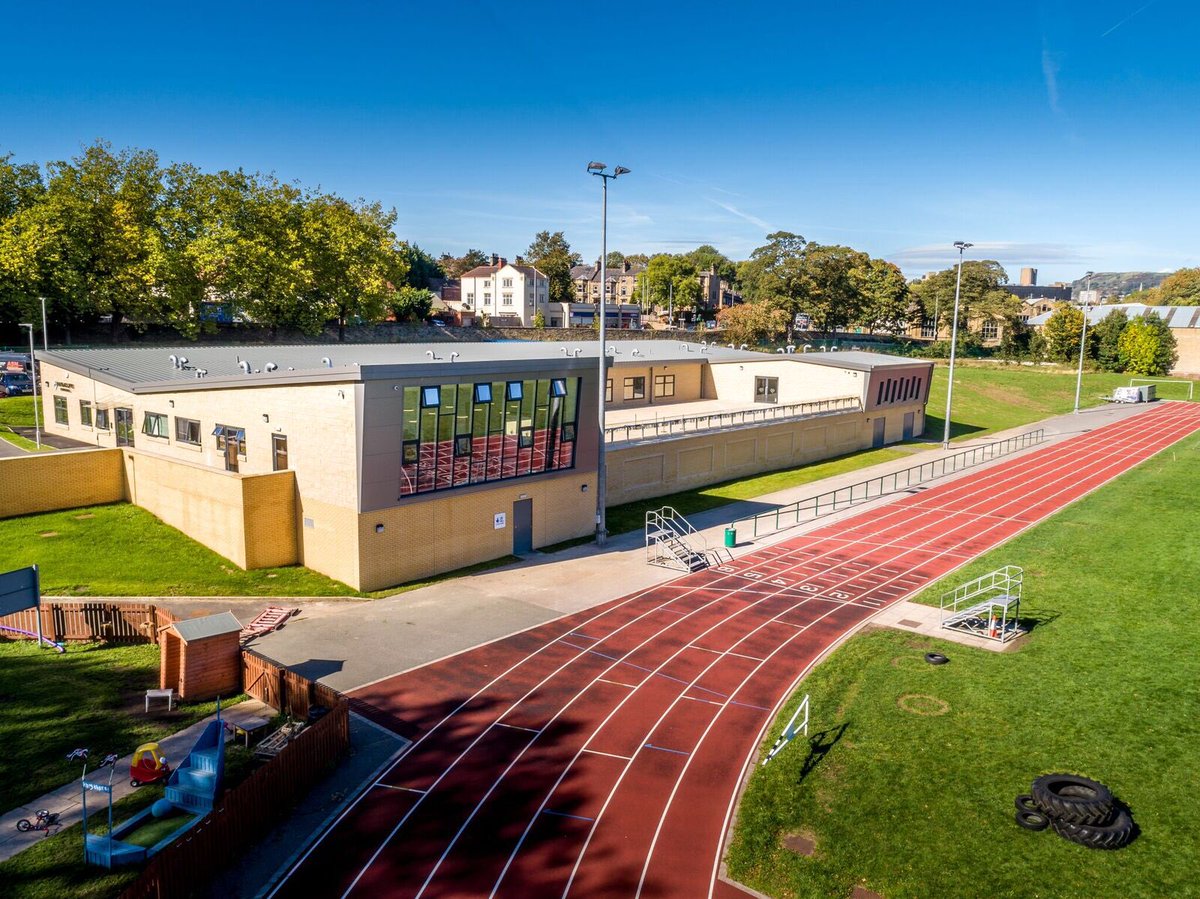 martin_moorman's tweet photo. NO REGRETS!
THROWBACK FRIDAY! The day Seb Coe and Hannah Cockcroft came and opened our @RavenscliffeHS SpringHall building with over 400 supporters who helped raise over £1.8M.
Just 1 year ago today this took place. Not too shabby! The sun shone of course!👌@cafeatthetrack https://t.co/CWX60gfDGD