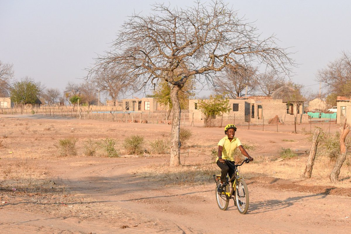 🇿🇦 36% (7 million) children are living below the “food poverty line”, meaning that they do not get enough nutrition.

The impact of a bicycle is immediate. Aside from saving on transport costs, it also helps people to expend less energy.

Read more here:
qhubeka.org/news/breaking-…