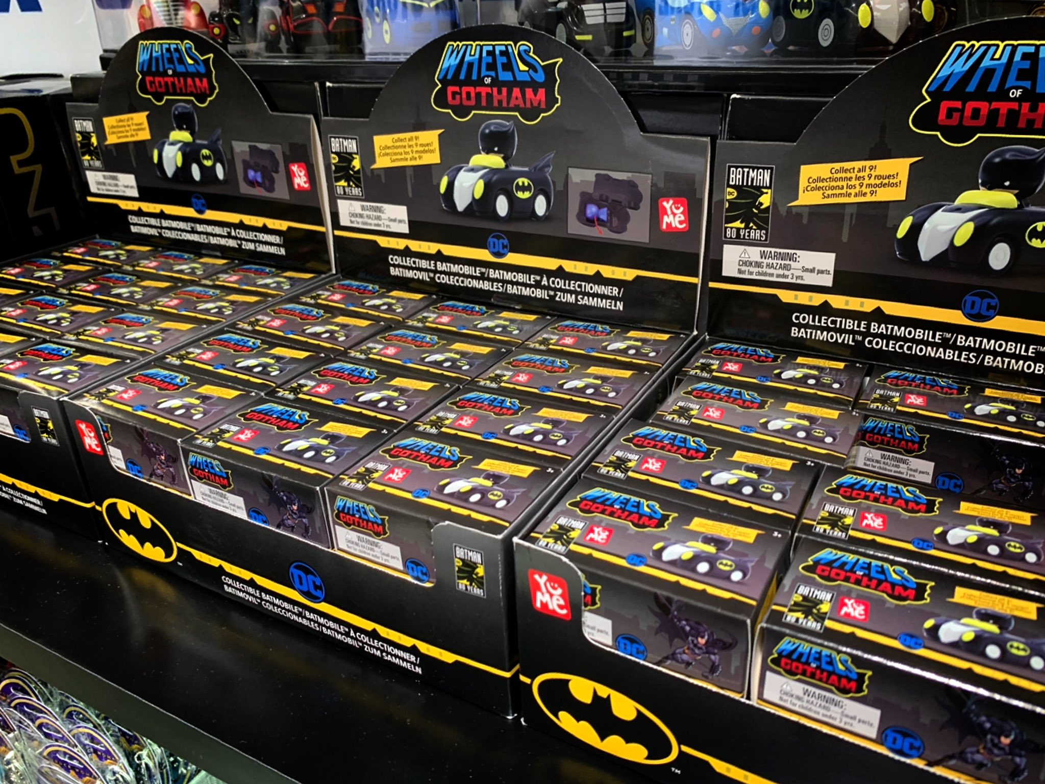 豆魚雷 10月末まで渋谷にオープンしているdc Pop Up Storeにて バットマン80周年を彩る歴代バットモービルたちがラインナップされた Wheels Of Gotham の先行販売が本日よりスタート 付属のバットマンも年代ごとにこだわった意外にも芸が細かいアイテム