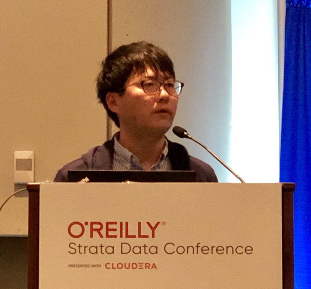 Kenichiro Hamano 昨日 ニューヨークで開催されていたstrata Data Conferenceで Nttデータな土橋さんと梅森さんが発表 講演後に 学習データや実用化の状況など 多数の質問をもらっていました Deep Learning Technologies For Giant Hogweed