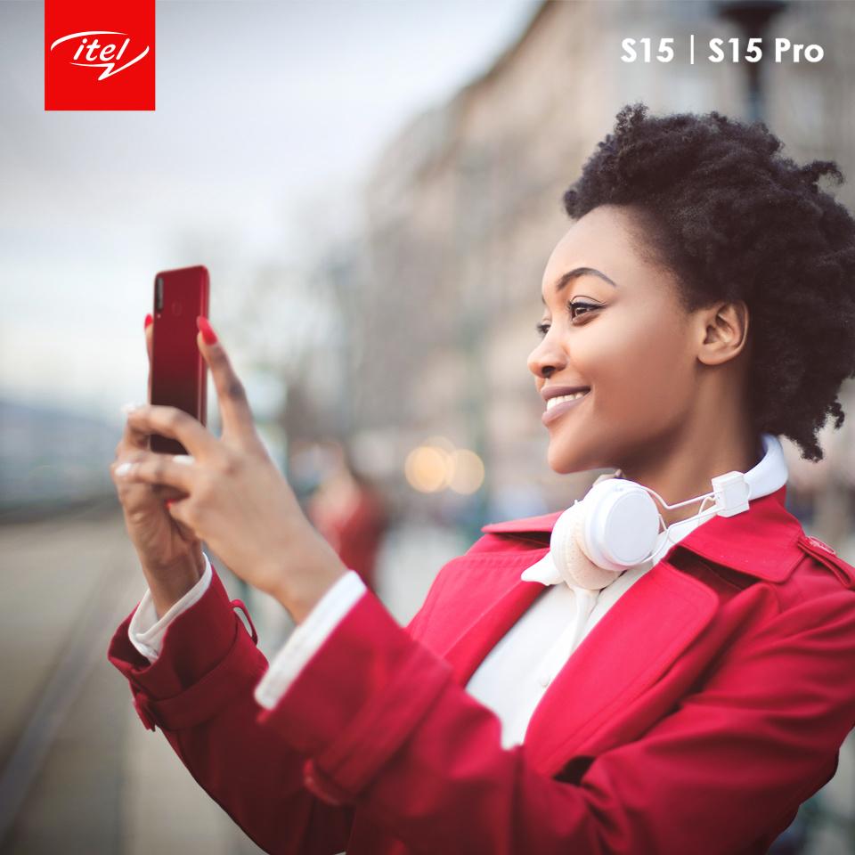 itelKenya's tweet photo. Did you know that all you need for a low-light selfie is 
#itelS15 and your cheerful smile?   
#BrighterSelfieInLowLight
#WaterDropScreen https://t.co/LAMmixCtIc