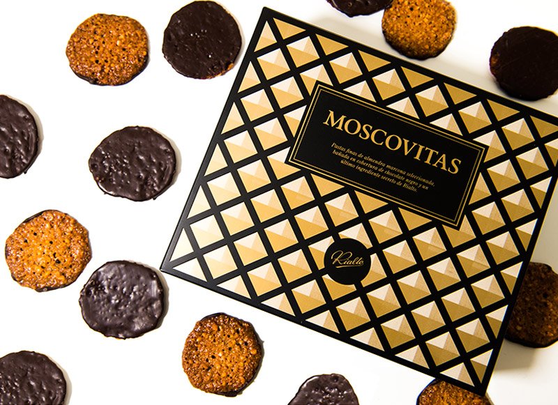 bodegasgargallo's tweet photo. Las Moscovitas Dark han llegado a nuestras tiendas. Más sabor e intensidad a nuestras Moscovitas de Rialto de siempre.
Pruébalas!
#MoscovitasDark #MoscovitasDeRialto #MuyRicas #BodegasGargallo #Valencia https://t.co/U6PBznbPj3