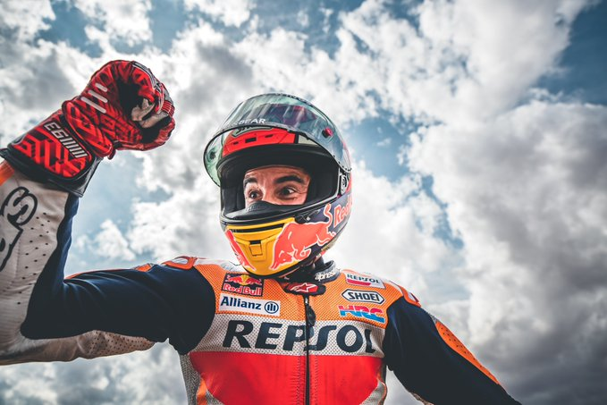 repsoloilmy's tweet photo. We're feeling pumped it's Friday and weekend is here! 🥳 Looks like so is Marc Marquez 😉🙌

Enjoy your weekend with a pit stop at Repsol's nearest authorised dealers for an oil switch 🏎🏁

https://t.co/5hluzHiBiE

#RepsolMY https://t.co/c3Ya4SjlMi