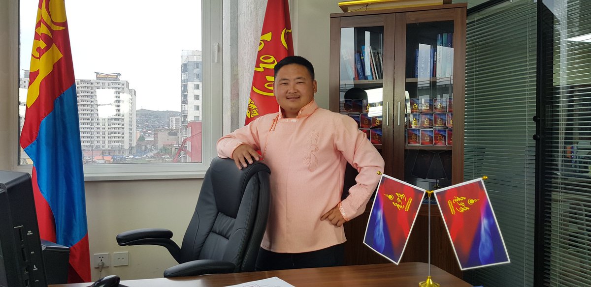 AOtgonbaatar's tweet photo. ҮНЭН БА ЗӨВ НАМ-ын дарга А.Отгонбаатар би эрхэм ШИНЭ намын дарга Ж.Батзандан таныг МАНАН-г устгах арга зам сэдвээр халз мэтгэлцээнд дуудаж бна.

Жич: Х.Батзандан гэдэг хүний ах дүүс хаана ажиллах хүний эрх шүү. Ийм шалтгаанаар буруутгаж болохгүй!!! 

"Хоосон шоу биш бодлого яриа" https://t.co/Xh8AEQPUNo