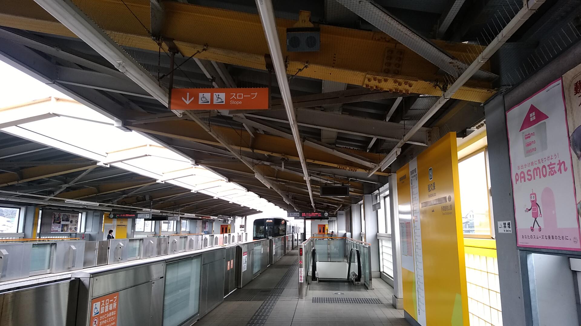 138】ラバースタンプ 窓から脱走中！Out the Window