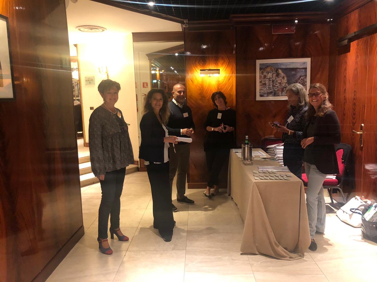 avvloda's tweet photo. Milano - inizia oggi il corso introduttivo interdisciplinare alla pratica collaborativa 👍@icollaborativi https://t.co/pqdX1YImqm