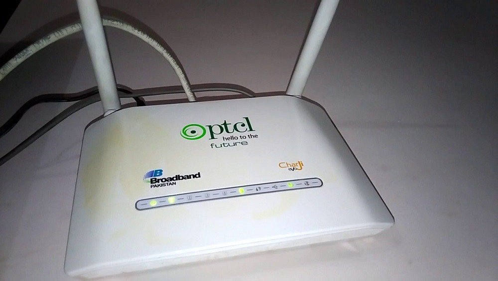 PhoneWorldpk's tweet image. Struggling with poor #WiFisignal? Shift to PTCL D-Link phoneworld.com.pk/ptcl-d-link/