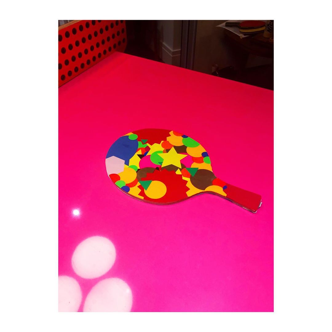 GFSmithpapers's tweet image. Agostino Carrea's @artof_pingpong x @collageclubldn’s ping pong paddle, collaged in #ColorplanLabels for a @thehoxton Southwark event.