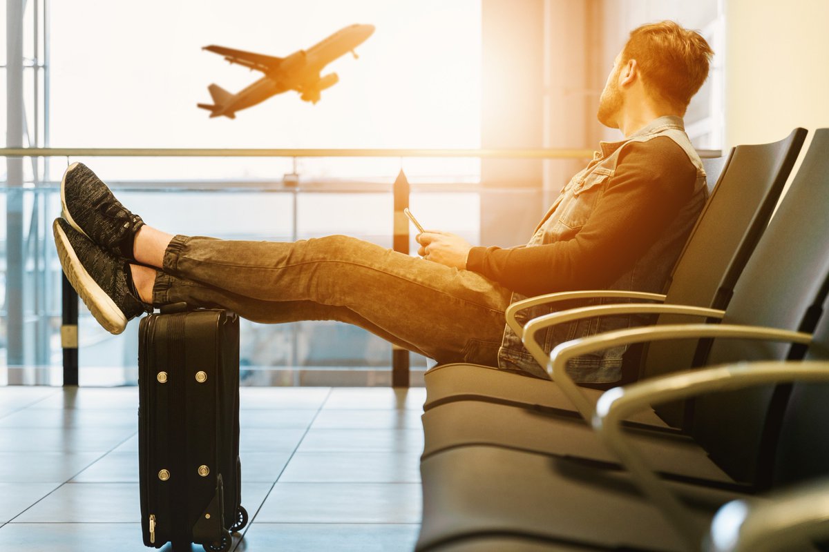 SPENDportugal's tweet photo. "O mundo é um livro, e quem não viaja, lê apenas uma página." Feliz #DiaMundialdoTurismo 🚇🛳🚀 https://t.co/NBgUHcSb9O