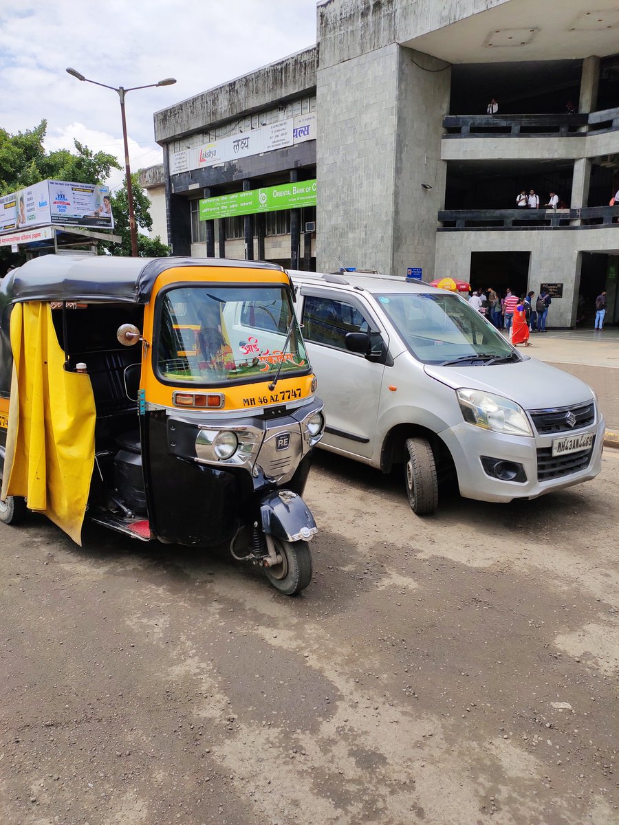 vikrant_thakkar's tweet photo. @Navimumpolice too much of nuisance at Nerul stn. Autowala are standing at restricted area of stn. Pls fine all the auto in the photo. https://t.co/3aKoq0XoOH