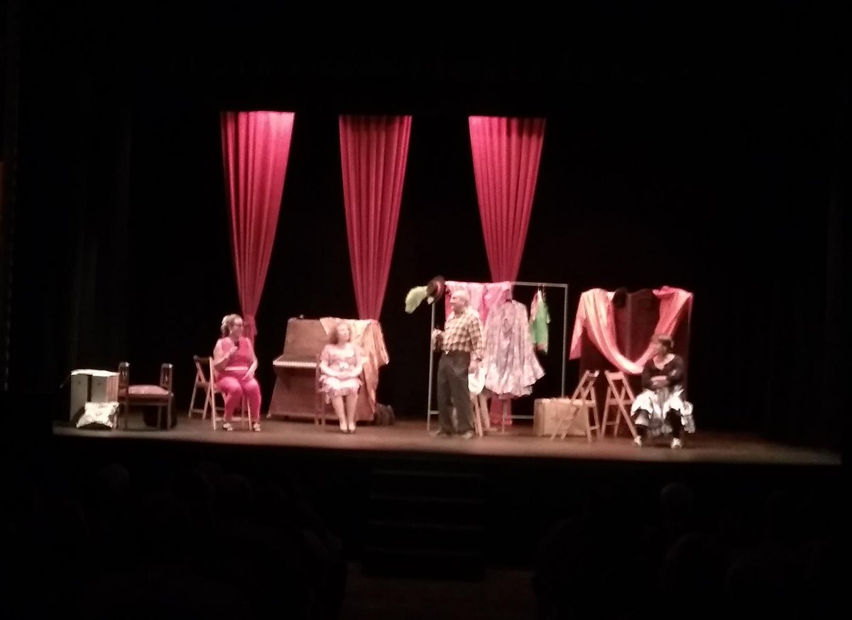 Ayer celebramos nuestra segunda noche de ciclo de teatro, que hoy concluye con la Velada Álvarez Quintero, 3 sainetes «Sangre gorda», «Nanita Nana» y «Rosa Rosita»