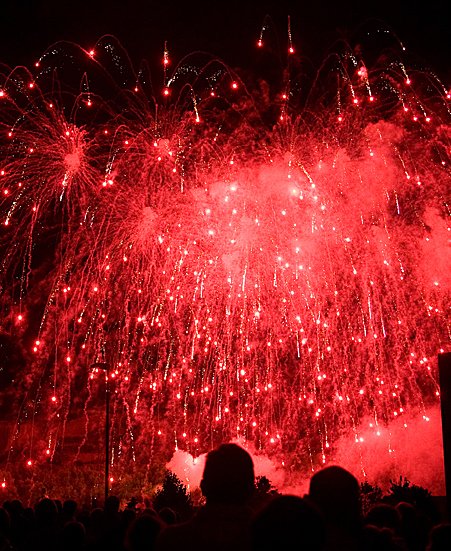 🎇🎆| Cohetes, ruedas, cascadas… #Logroño ha brillado con luz propia durante las cinco noches que ha durado el concurso de fuegos artificiales de #SanMateo19, que finalizó ayer.

👉🏻 Conoce al ganador aquí: bit.ly/2lAkxjF