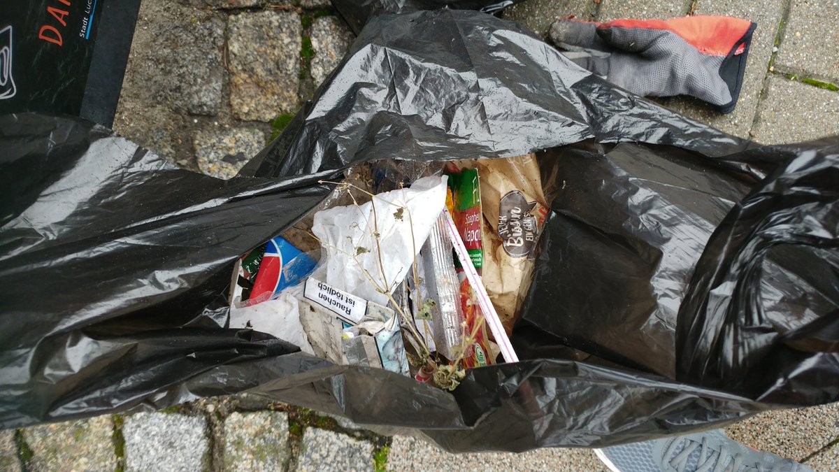ancient_damsel's tweet photo. Bahnunterführung bei Edeka und Bahnhofstr. bis Ecke Poststr. #Luckenwalde . So much #plastic ! #cleanupweek - FRIDAY #week4climate #FridayForFuture @FridayForFuture @parents4future @KitaForFuture #müllsammeln #plogging https://t.co/AsIY6GxWDe https://t.co/jnmHFVkYZ4