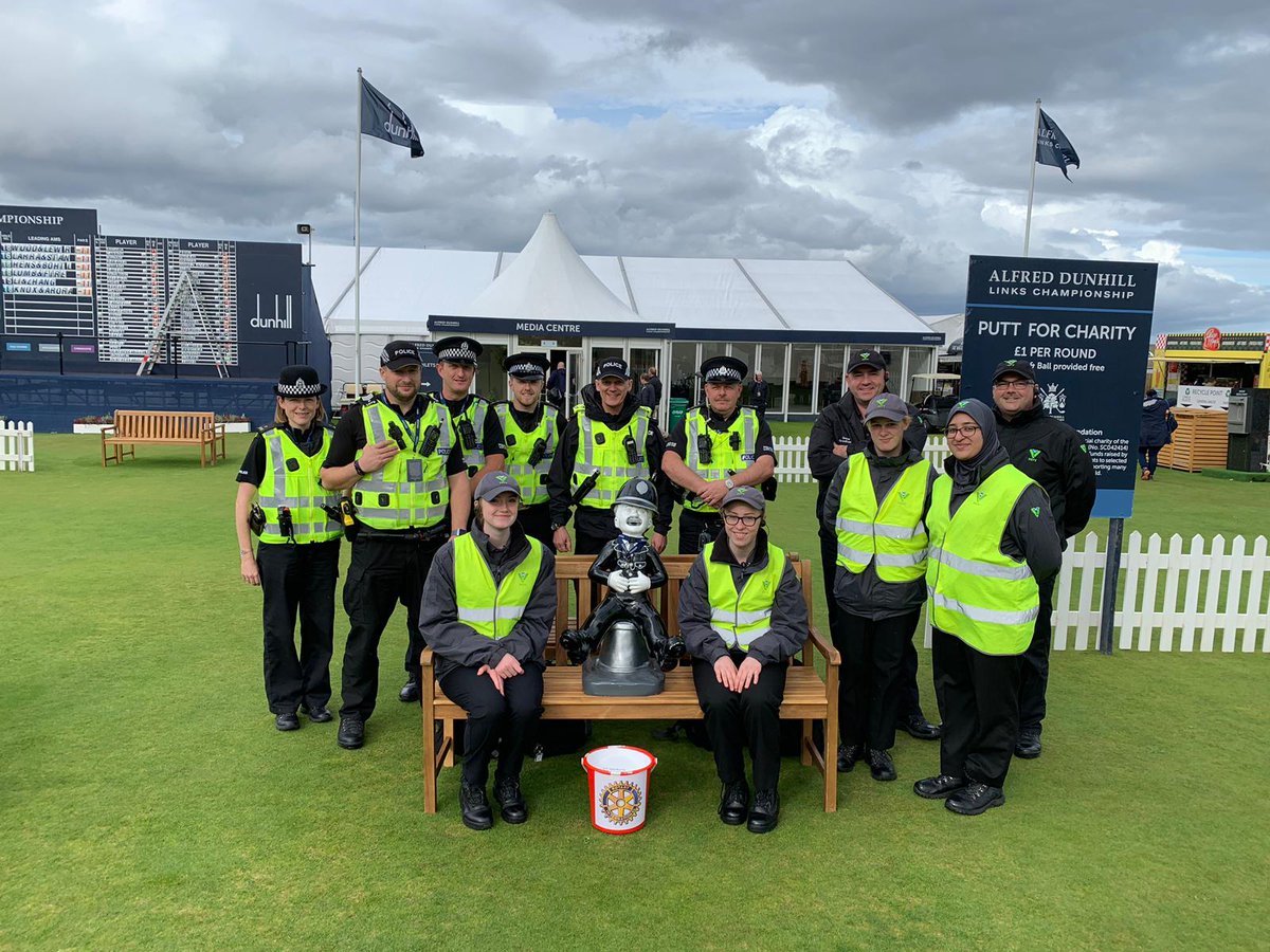 PSOSLevenmouth's tweet photo. The #AlfredDunhillCup is renowned for it’s celebrities! There’s also a couple of #MethilPopo legends there this week ensuring people are kept safe whilst they enjoy the Gowf! ⛳️
#StraightDoonTheMiddle
#MonTheMethilPopo
#MonThePSYV https://t.co/H8iwuV8gHl
