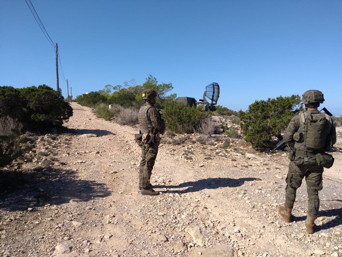 EMADmde's tweet image. #FelizViernesATodos 
El personal del Regimiento de Infantería #Palma47 @EjercitoTierra da protección a la Unidad de Defensa y Artillería Antiaérea #UDAA desplegada en #Ibiza para el ejercicio #EagleEye 19-03 garantizando el cumplimiento su misión 
#NuestraMisiónTuLibertad
#MOPS