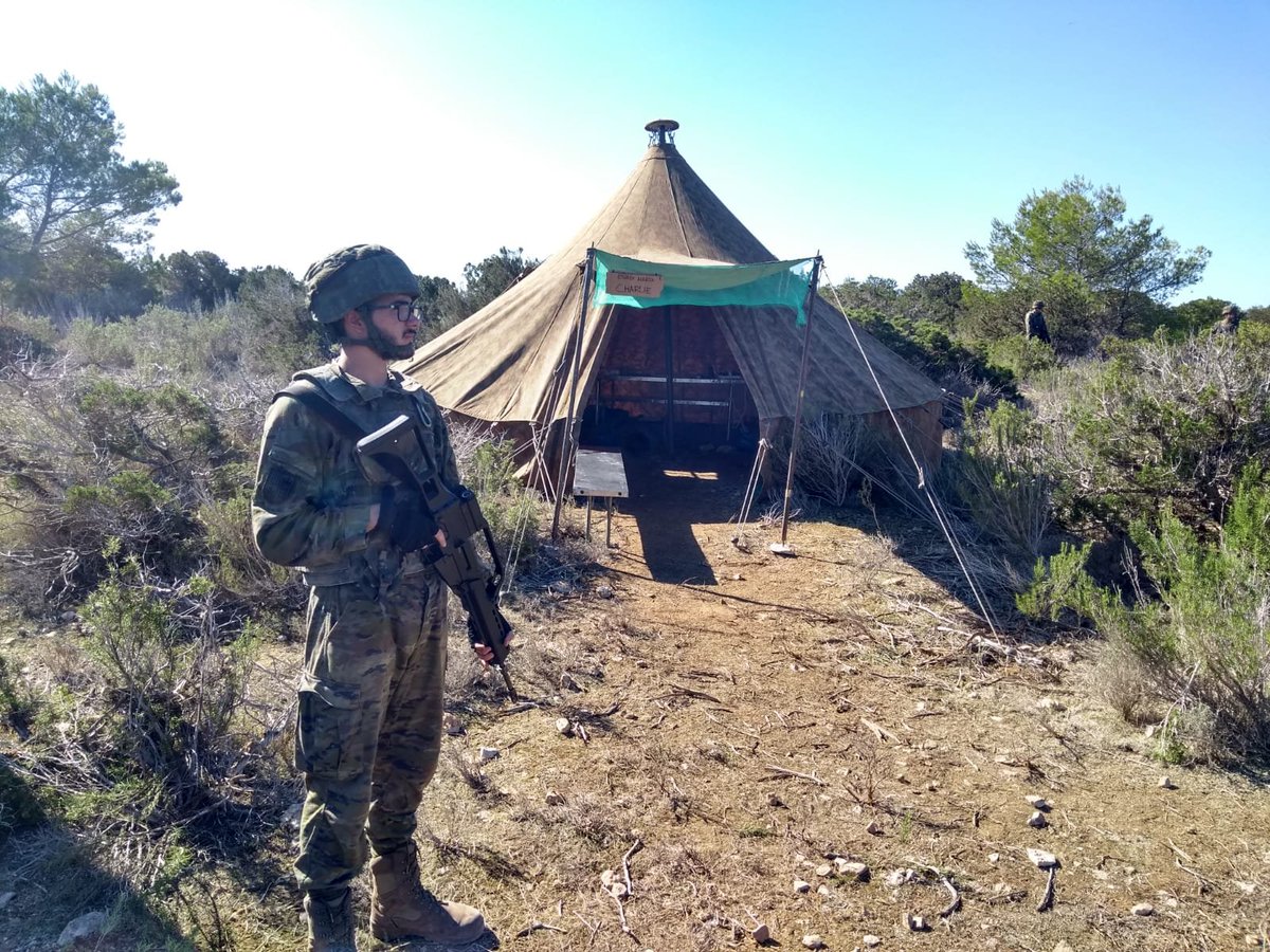 EMADmde's tweet image. #FelizViernesATodos 
El personal del Regimiento de Infantería #Palma47 @EjercitoTierra da protección a la Unidad de Defensa y Artillería Antiaérea #UDAA desplegada en #Ibiza para el ejercicio #EagleEye 19-03 garantizando el cumplimiento su misión 
#NuestraMisiónTuLibertad
#MOPS