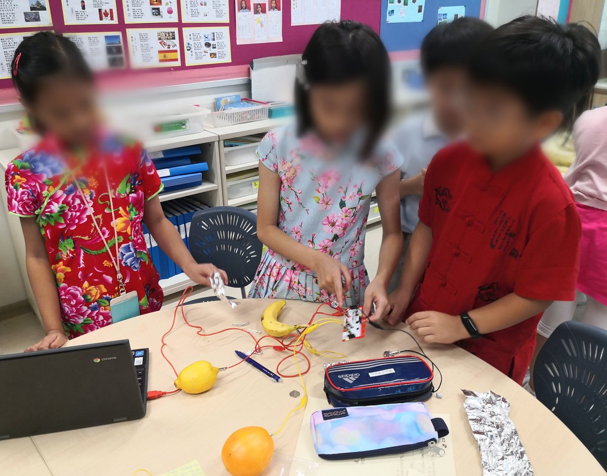 Exploring electrical circuits to experience how potential chemical energy stored in fruits gets transformed into kinetic electrical energy to play the piano electronically. What would we do without you <a href="/mrkpyp/">Ryan Krakofsky</a> and <a href="/AdamHillEDU/">Adam Hill</a>?#scienceisfun  #makeymakey #VSAhk #STEM