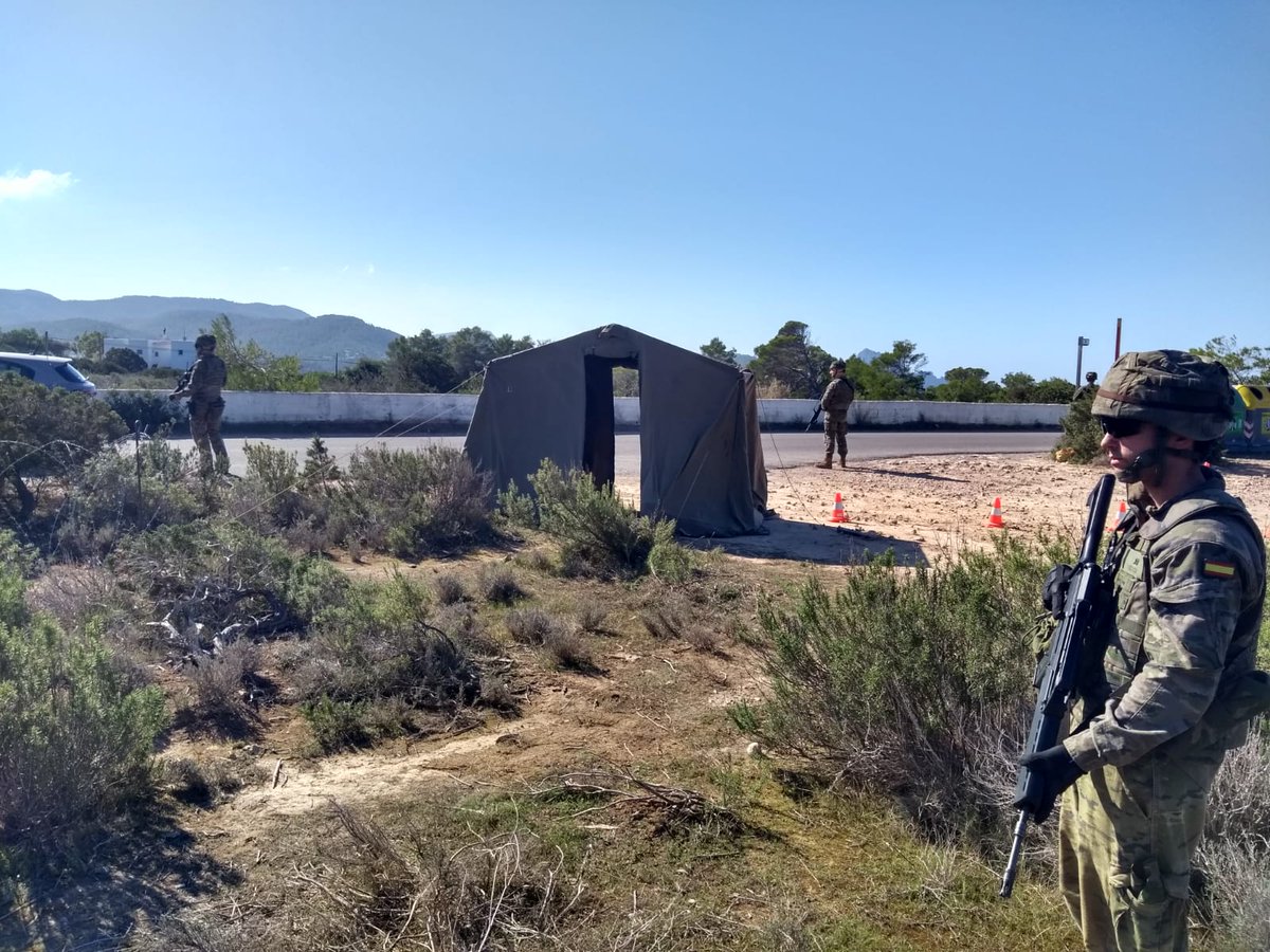 EMADmde's tweet image. #FelizViernesATodos 
El personal del Regimiento de Infantería #Palma47 @EjercitoTierra da protección a la Unidad de Defensa y Artillería Antiaérea #UDAA desplegada en #Ibiza para el ejercicio #EagleEye 19-03 garantizando el cumplimiento su misión 
#NuestraMisiónTuLibertad
#MOPS