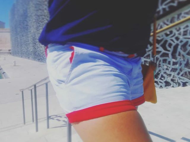 Bulldog_diary's tweet photo. ☀️27 degrés ☀️🍸🕶️
Et si on allait se faire tailler un short à Marseille? 
#klassikall #findelete #shorts #fashionweek #follow4follow #marseille #aixenprovence #art #provenceluxe https://t.co/PuUOgQMPQ9 https://t.co/qHjMJfkEsh