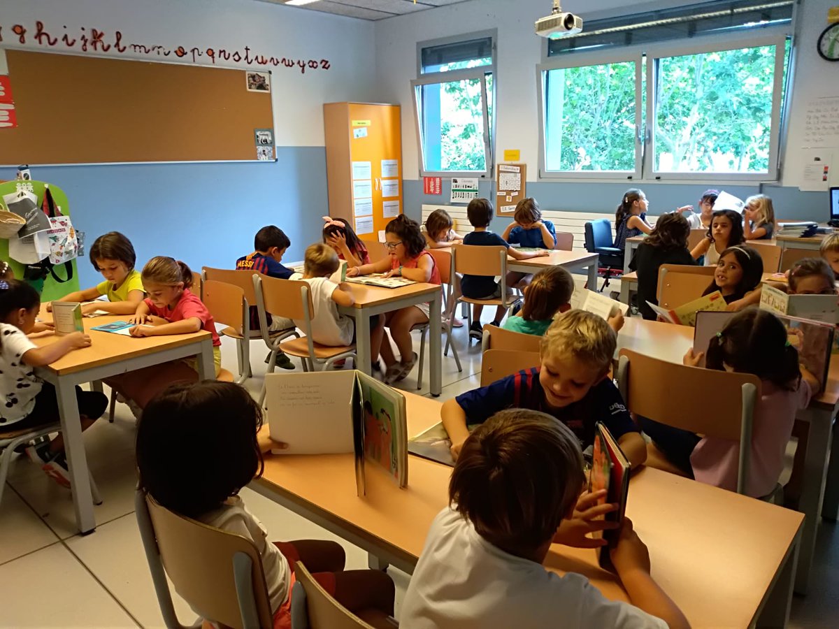 epiaigualada's tweet photo. Fomentem uns bons hàbits de lectura...📔📚
1️⃣ Destinem mitja hora diària de #lectura a tots els cursos de primària.
2️⃣ #Exploradorsdellibres i #XimiXesca.
3️⃣ Suport de lectura de manera individual o en petit grup,
Visita a la Mediateca de l'Escola!
Fes lectura, suma't! https://t.co/UVL3Nqqgel