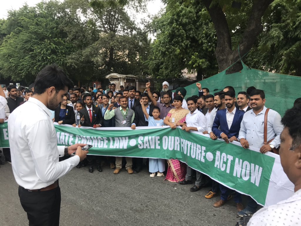 LicypriyaK's tweet photo. Today’s #ClimateStrike in New Delhi 🇮🇳. I am demanding a climate law &amp; our leaders to wake up and The police said to a 7 years old girl, “You are breaking the law!”
They can stop me but they can’t stop my cause! @GretaThunberg
#ActNow #ClimateAction #ClimateEmergency https://t.co/SUEIHpiU7t
