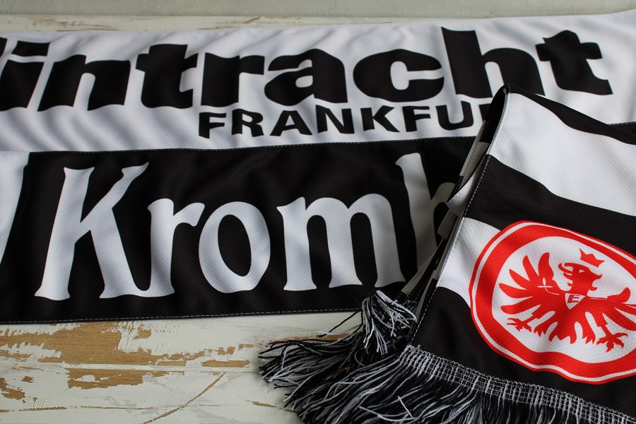 krombacherUK's tweet image. #Win a Krombacher x Frankfurt scarf in today's #FreebieFriday #competition RT and follow to enter and we'll pick 5 winners on Sunday at 6pm.