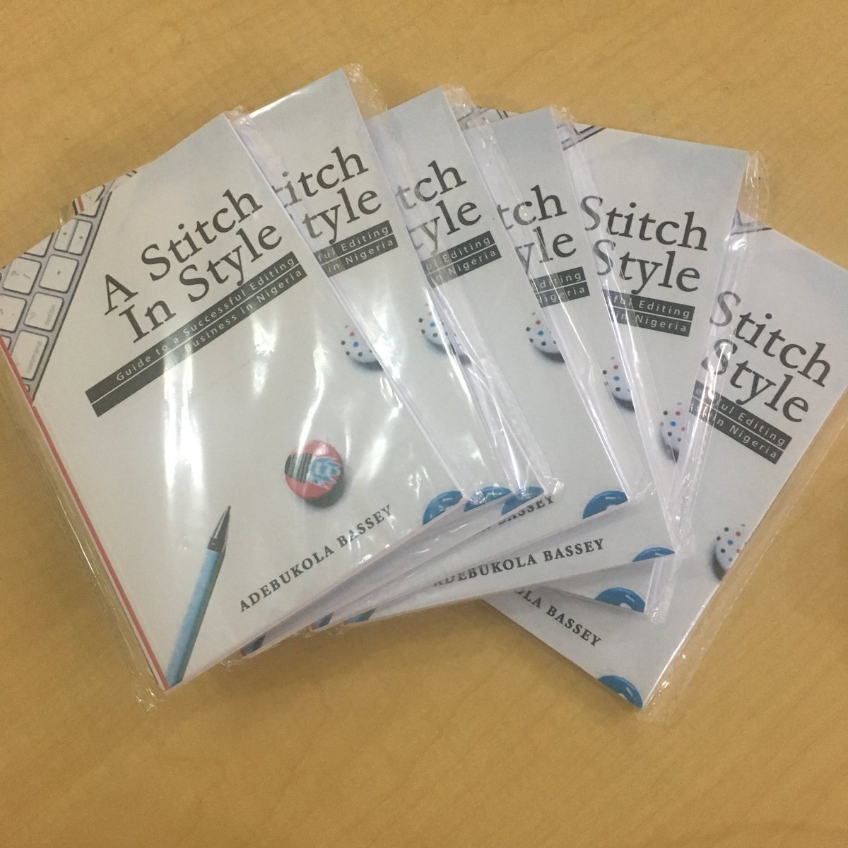 MainlandBookCaf's tweet photo. We are giving away 5 copies of @Editor_Buki’s #AStitchInStyle ahead of our Sunday meetup.
To win one book and a free ticket, tell us 3 editing styles recognized globally and tag 2 of your bookish friends to follow @mainlandbookcaf https://t.co/N49lgqRh8q
