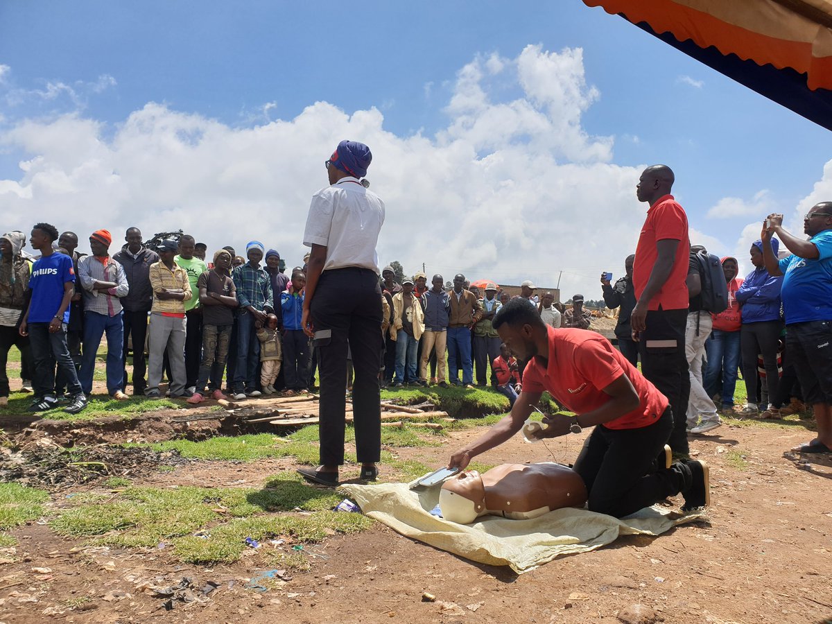 cmochu's tweet photo. @KenyaRedCross demonstrating to residents of Mau Summit how to use @PhilipsKenya AED machines and save a life incase of an emergency, before ambulances arrive.

#HeartOfChampionsChallenge #izoneexperience #backtorythm @izone_africa #worldheartmonth #WorldHeartDay https://t.co/CxLI1lXtd1