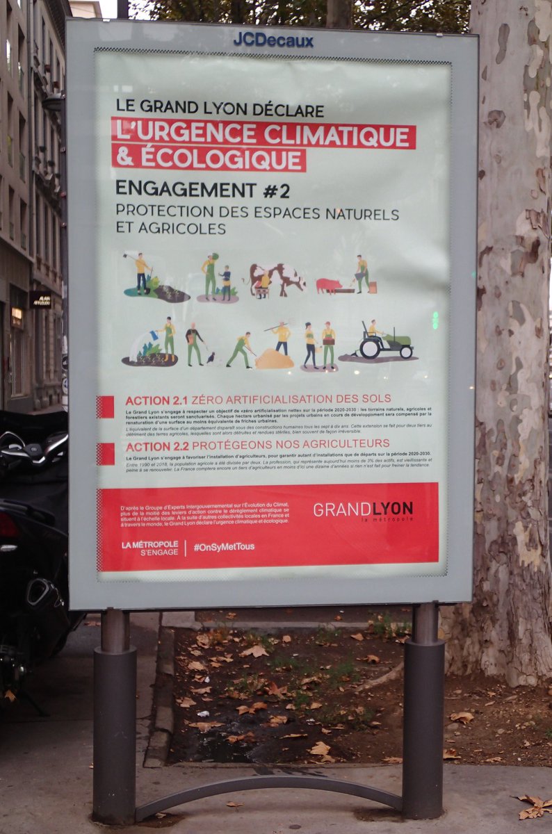 RAP_Bordeaux's tweet photo. La déclaration de l'urgence climatique, pour mettre fin à la publicité commerciale, à l'artificalisation des sols, rénover les bâtiments pour une meilleure isolation thermique, augmenter par 4 les espaces piéton, ...

Bravo à #ExtinctionRebelion Lyon pour ce beau détournement ! https://t.co/mNur3UHYEw
