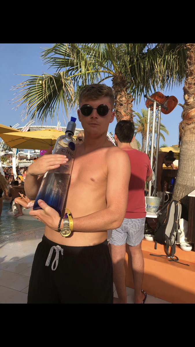 matt_MR09's tweet photo. Work hard play hard 💰😂 https://t.co/HLEWL7uAHU