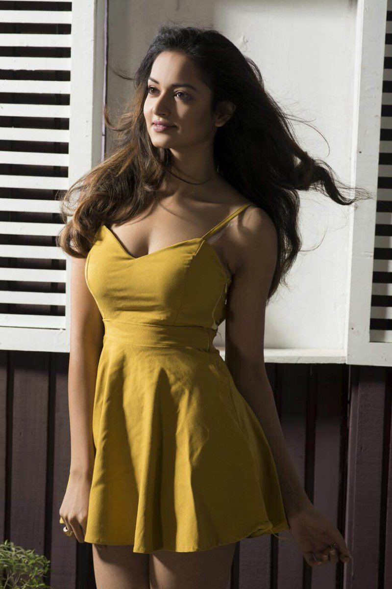 PowerPlayOn's tweet photo. Shanvi 😻 https://t.co/4mie1rCpFr