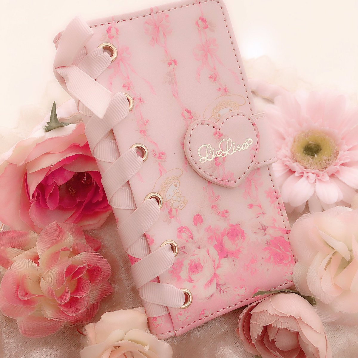 Liz Lisa 近鉄パッセ店 遂に 明日9 28 Sat 発売 Liz Lisa My Melody コラボ商品の現物を公開 マイメロコラボiphoneケース ワンピースと同じ柄の 手帳型iphoneケースです レースアップリボンが たまらなく可愛い 195 9903 0 4 900