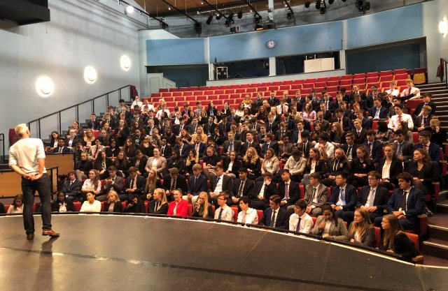 RGSNewcastle's tweet photo. We were delighted to welcome @DrDRHamilton this week, who spoke to the L6 about his extensive research into the ‘5 Side Effects of Kindness’.

He shared scientific evidence, of how kindness changes the brain, impacts the heart &amp; immune system and is an antidote to depression. https://t.co/RABjk0obaN