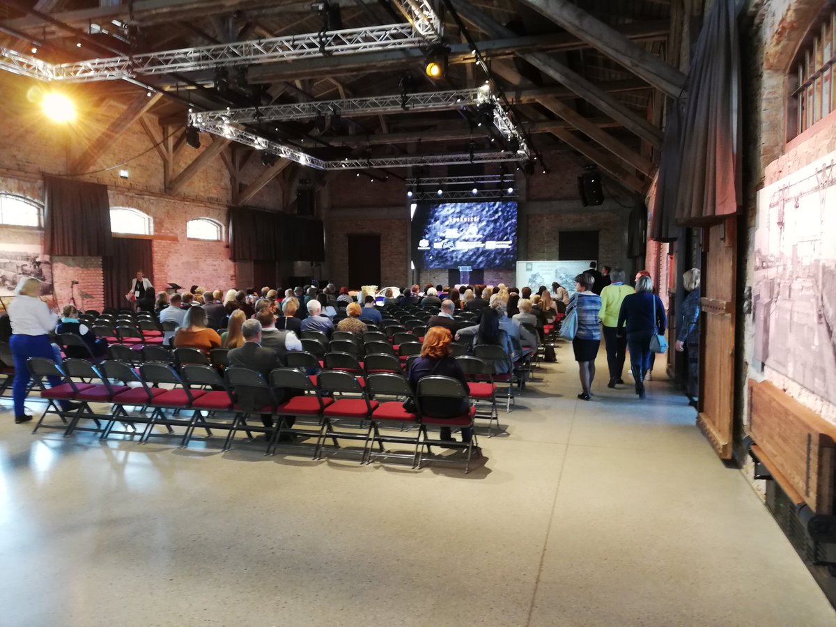 Ex-president of Latvia Raimonds Vejonis urges us to choose local, healthy, seasonal and sustainable food during the opening speech of the conference "Novadu Garša".  #localfood #novadugarsa