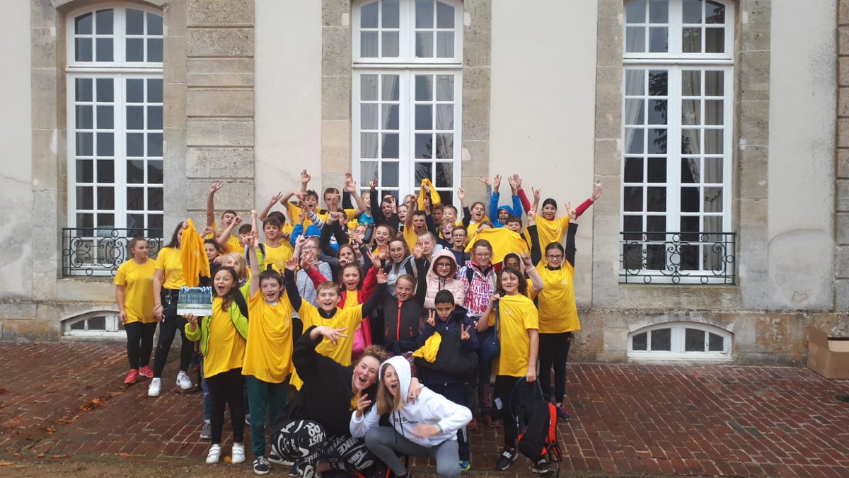 1er course à obstacle pour la journée du sport scolaire, les élèves de l' #ASvimoutiers ont passé une superbe journée . Un grand merci au haras national du pin et au conseil départemental de l'orne #unss61