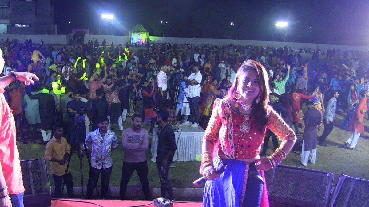 IDivyaChaudhary's tweet photo. Yesterday Night Live Pogram LIVETELECAST link :- https://t.co/OxmPhutxBX
GanpatUniversity kherva preNavratri Full Enjoy your Students and Friends.
#DivyaChauDharyOfficial #DivyaChaudhary #DIVYALIVE #DivyaNewAlbum #WatchingNewSong https://t.co/ZKlhYXmN1n