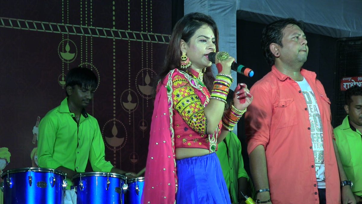 IDivyaChaudhary's tweet photo. Yesterday Night Live Pogram LIVETELECAST link :- https://t.co/OxmPhutxBX
GanpatUniversity kherva preNavratri Full Enjoy your Students and Friends.
#DivyaChauDharyOfficial #DivyaChaudhary #DIVYALIVE #DivyaNewAlbum #WatchingNewSong https://t.co/ZKlhYXmN1n