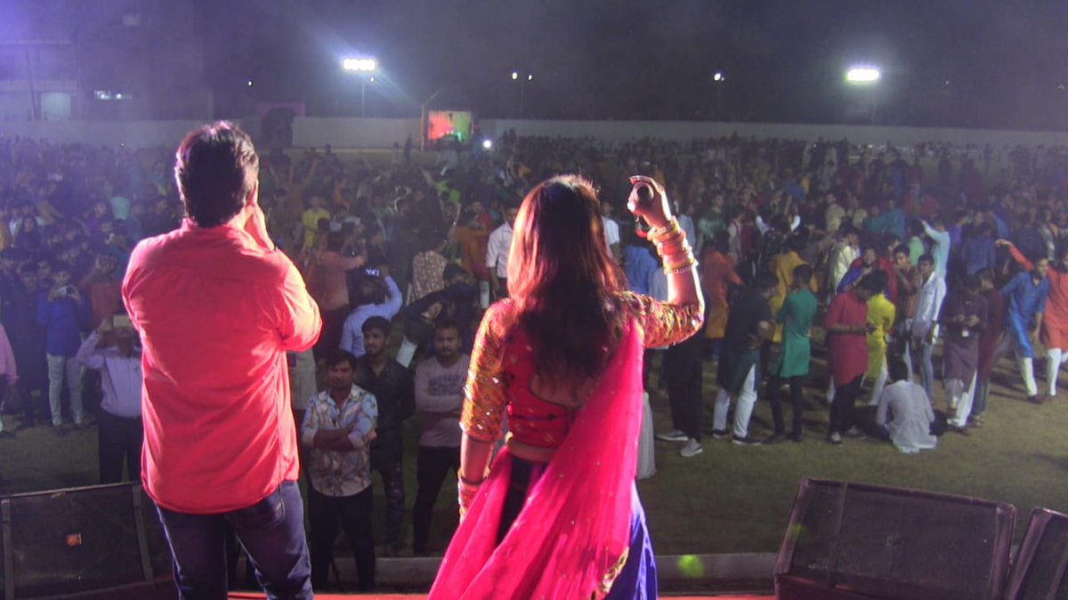 IDivyaChaudhary's tweet photo. Yesterday Night Live Pogram LIVETELECAST link :- https://t.co/OxmPhutxBX
GanpatUniversity kherva preNavratri Full Enjoy your Students and Friends.
#DivyaChauDharyOfficial #DivyaChaudhary #DIVYALIVE #DivyaNewAlbum #WatchingNewSong https://t.co/ZKlhYXmN1n