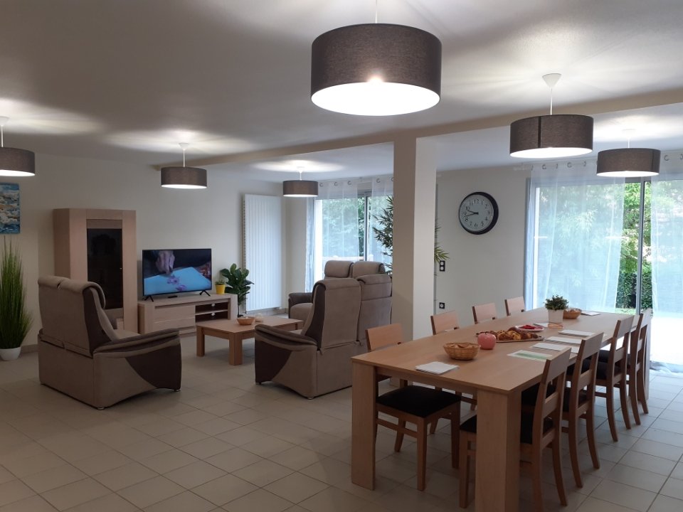 Ages_et_Vie's tweet photo. Journée portes ouvertes à Miserey-Salines aujourd'hui !

Rendez-vous au 6 rue d'Ecole pour venir découvrir notre nouvelle colocation pour les personnes âgées dépendantes.

#HabitaInclusif #BienVieillir #PorteOuvertes #Miserey #Besançon https://t.co/NGFBtkWTmJ